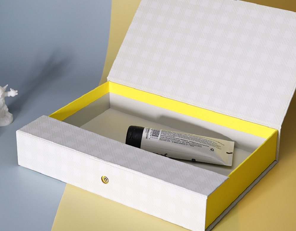 Cosmetic Christmas Packaging with Bell