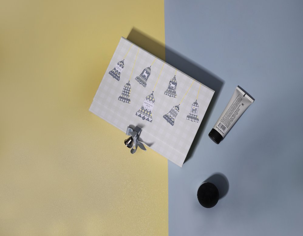 Cosmetic Christmas Packaging with Bell
