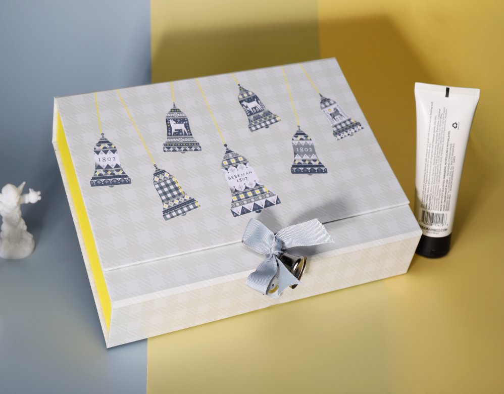 Cosmetic Christmas Packaging with Bell