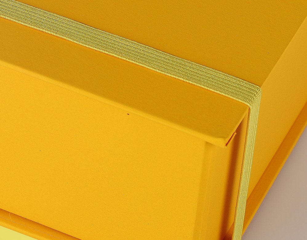 HC-F05 Folding Box with Elastic Band Closure