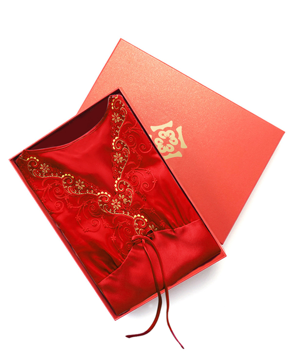 Gift box packaging for Mulberry Silk products
