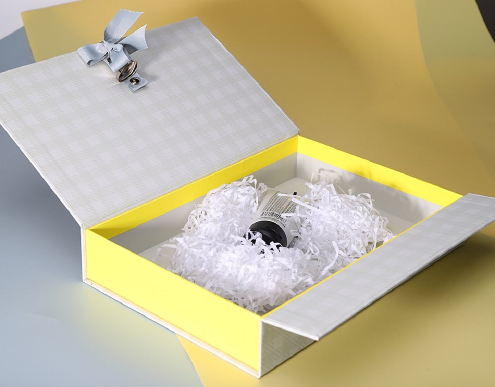 Cosmetic christmas packaging with bell Cosmetic christmas packaging with bell