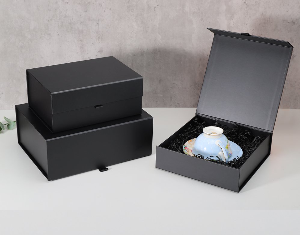 folding boxes with ribbon