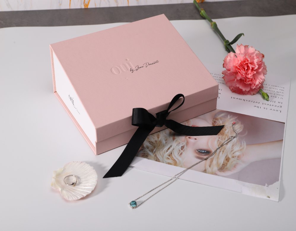 ribbon gift box packaging